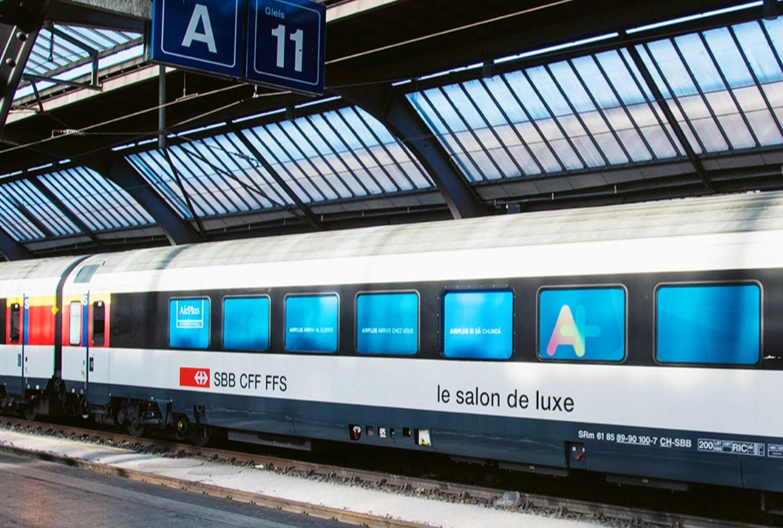Zug der SBB mit Logo-Aufdruck von airPlus International